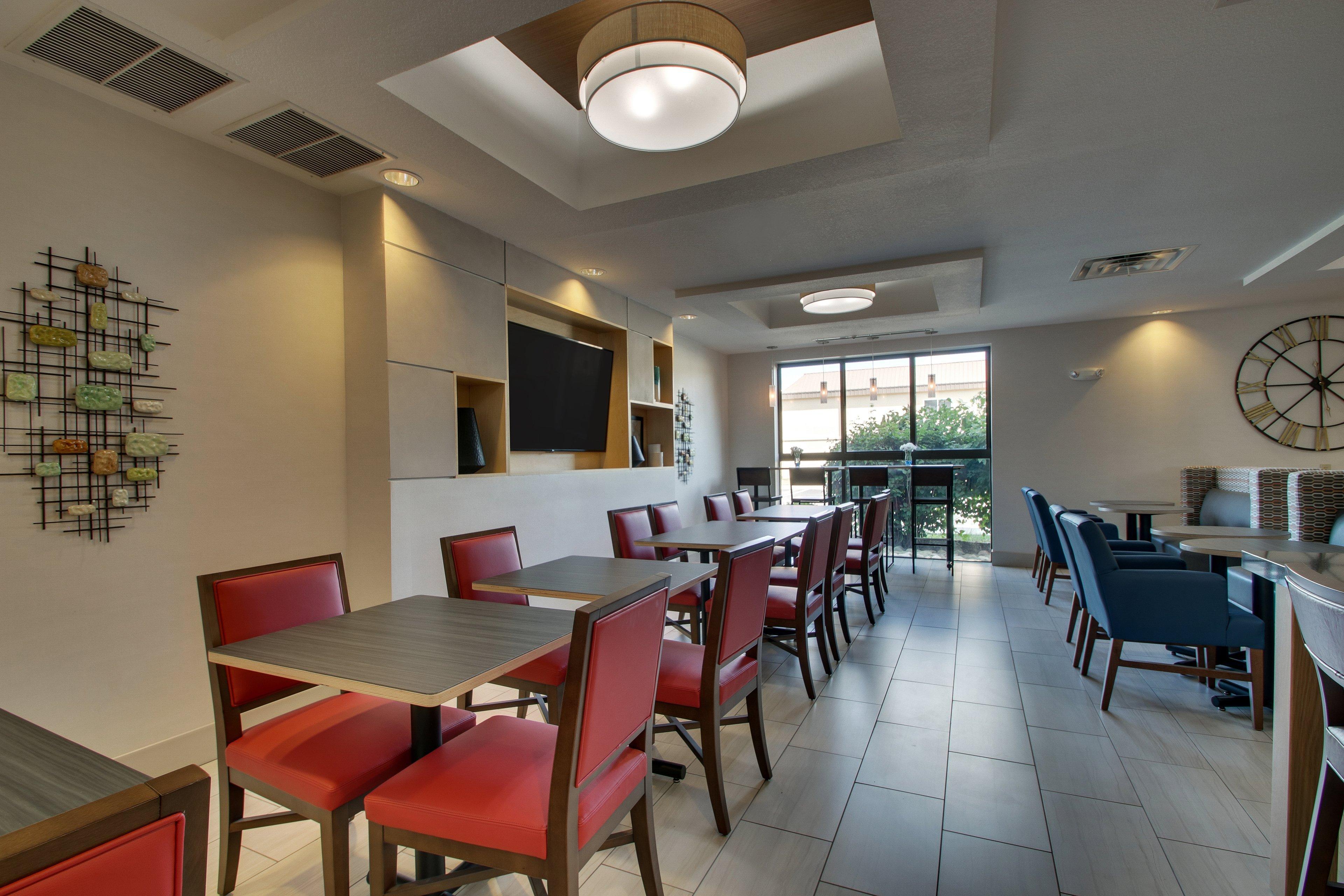 Holiday Inn Express Hotel & Suites Morris By Ihg Bagian luar foto