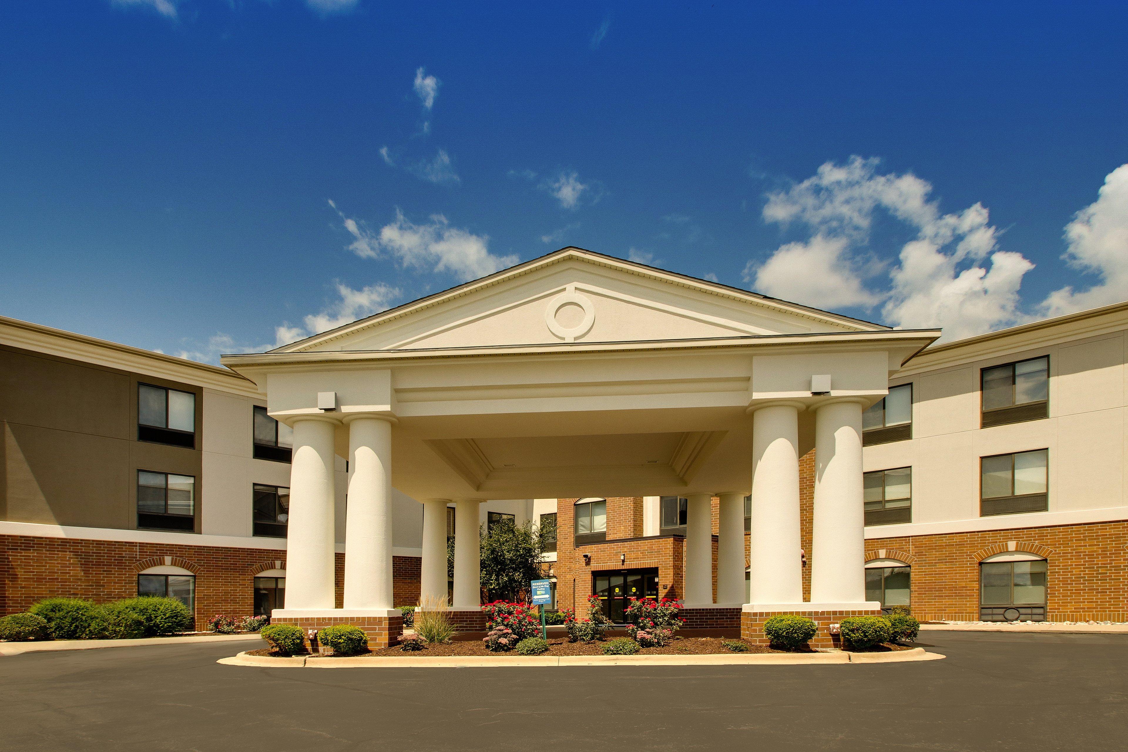 Holiday Inn Express Hotel & Suites Morris By Ihg Bagian luar foto