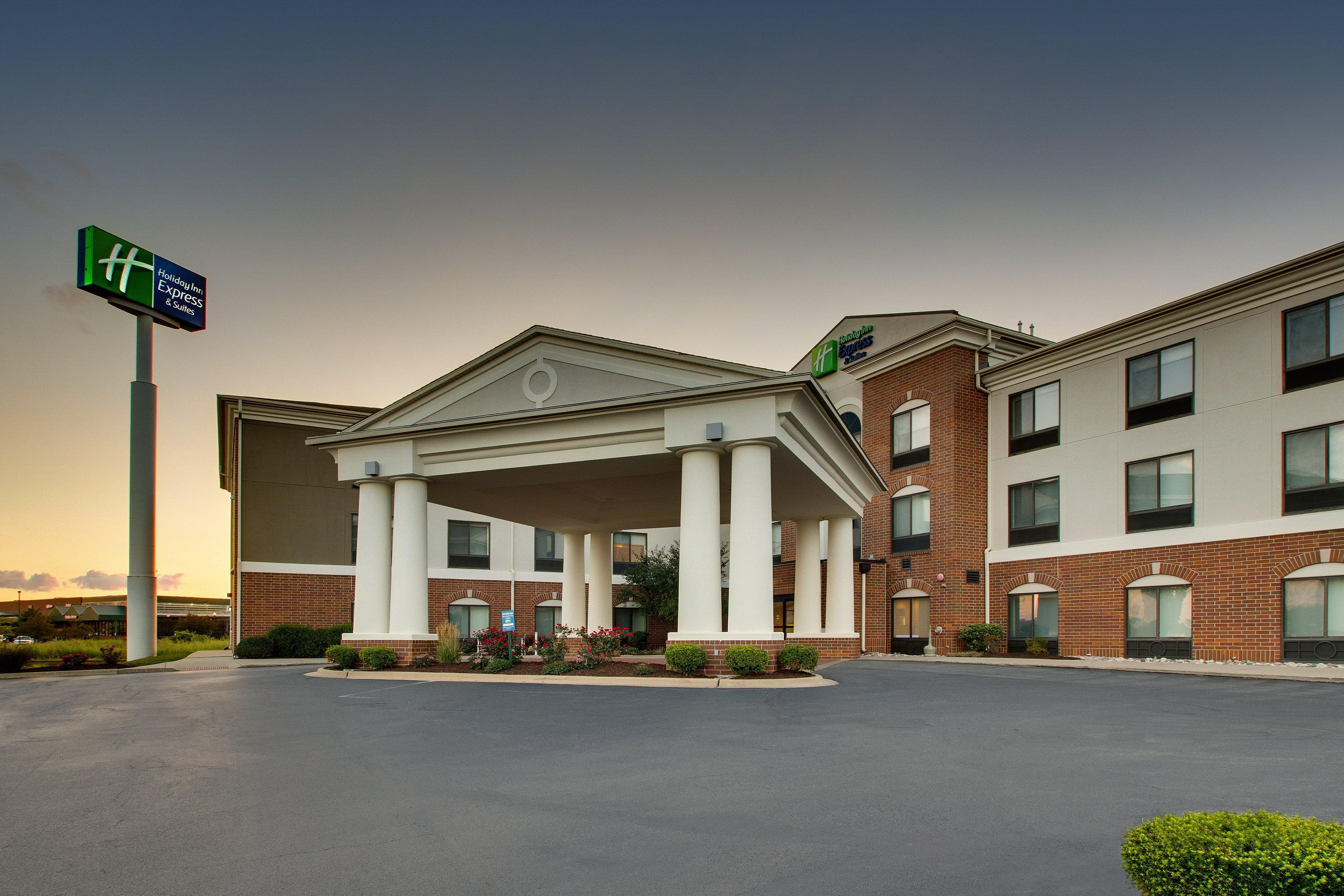 Holiday Inn Express Hotel & Suites Morris By Ihg Bagian luar foto
