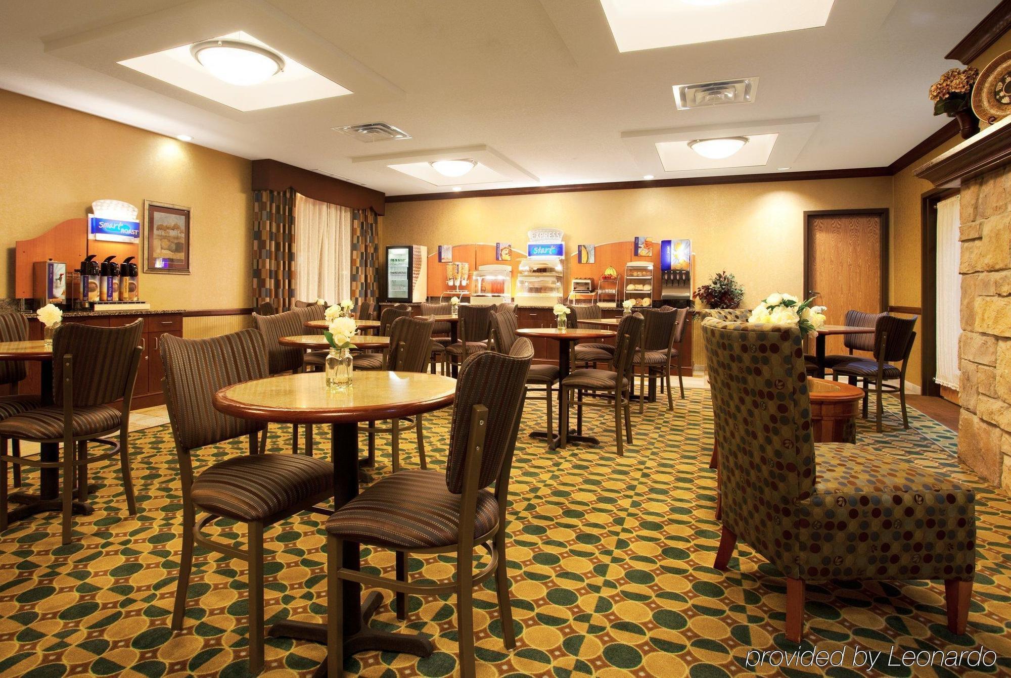 Holiday Inn Express Hotel & Suites Morris By Ihg Bagian luar foto
